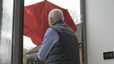 雨伞撑了3000年都没变过样，如今被一位大叔给彻底颠覆了！