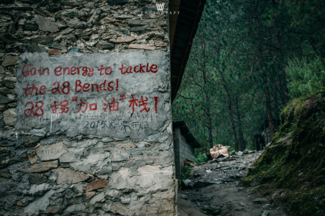 大漠户外旅行虎跳峡徒步详解,虎跳峡徒步168级勇者云梯