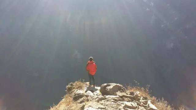 大漠户外旅行虎跳峡徒步详解,虎跳峡徒步168级勇者云梯