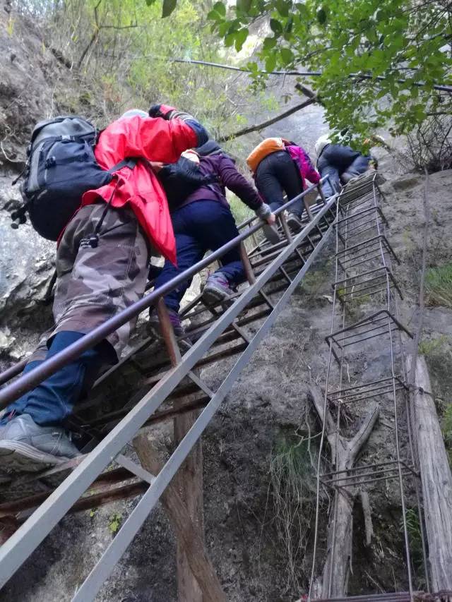 大漠户外旅行虎跳峡徒步详解,虎跳峡徒步168级勇者云梯