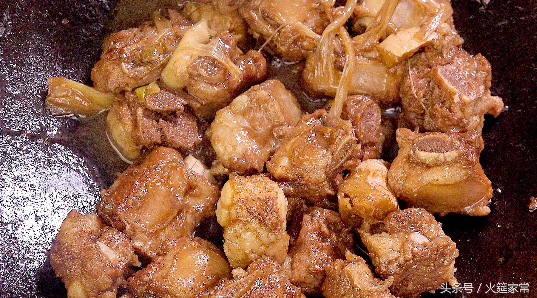 这样烧排骨，好吃的同时彻底解决糊锅的问题