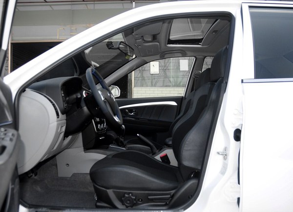 东南菱悦v3赛车版,菱悦v3手动豪华版落地价