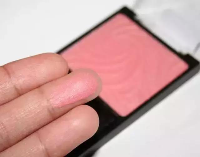 带收缩色和膨胀的的平价腮红,平价代替高价的彩妆