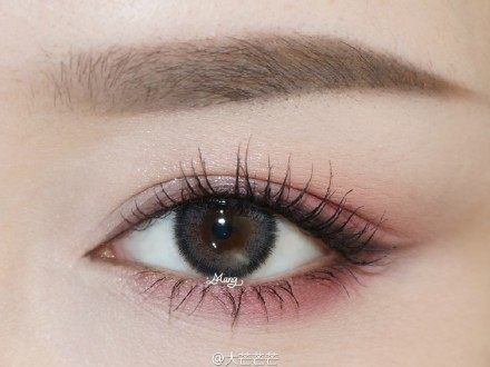 皮可熊眼影盘好还是橘朵眼影盘好,与tf31号眼影盘相近的大牌眼影