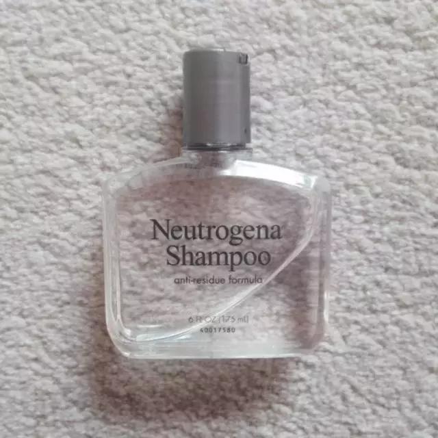 李健唱歌的变化,李健露脚踝