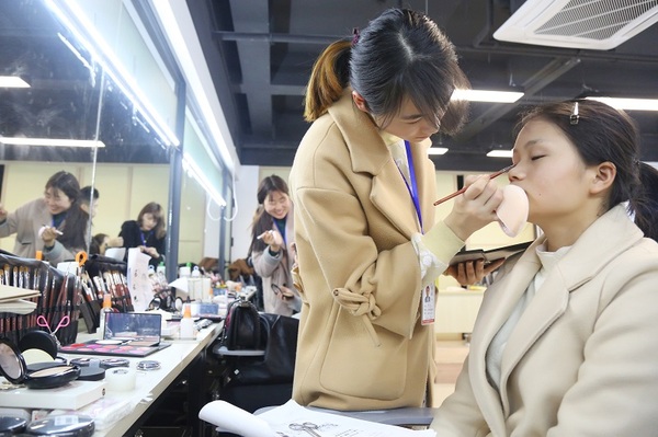 北京新视觉化妆培训学校,杭州新视觉摄影培训学校