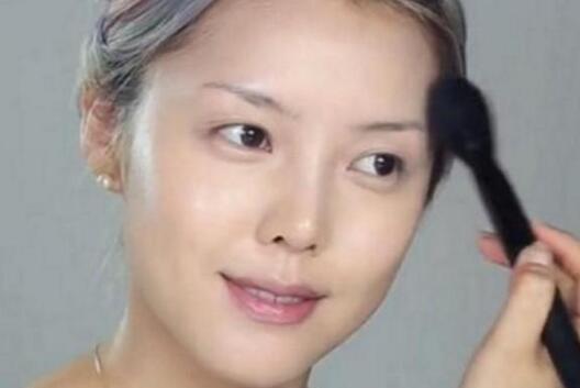 bb霜怎么涂既遮瑕又不容易油,bb霜的正确上妆法图片