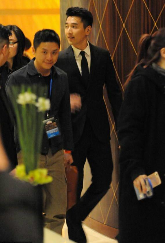 1天收到8部片约片酬过亿,赵又廷红到财富身价暴涨但他很理智