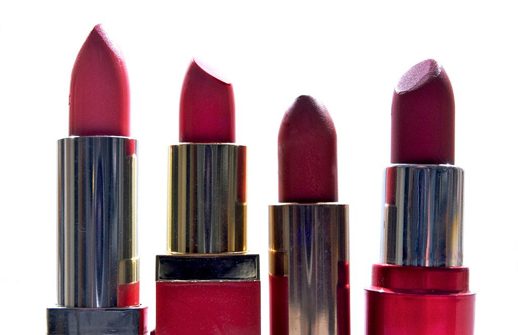 出门只带一支化妆品,出门旅行有必要带化妆品吗