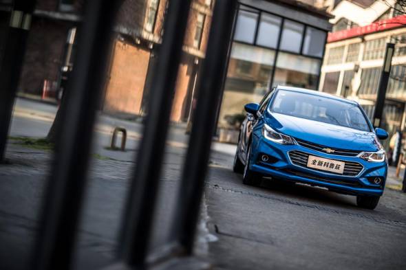 论操控性是suv好还是轿车好,二手科鲁兹两厢掀背最新用车感受