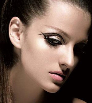 肿眼泡眼部暗沉怎么画眼妆,眼部下方有皱纹怎么画眼妆