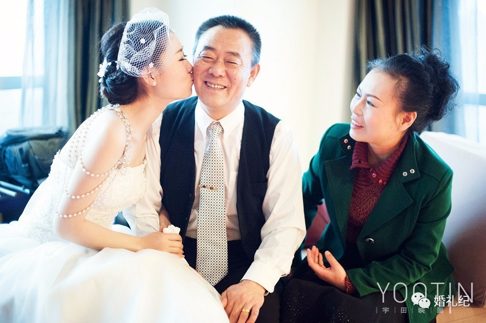 刘诗诗礼服陈妍希礼服,陈妍希陈晓婚礼母亲致辞