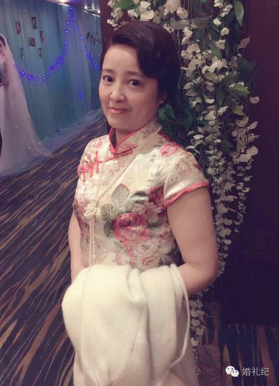 刘诗诗礼服陈妍希礼服,陈妍希陈晓婚礼母亲致辞