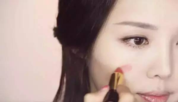 人生中第1支口红买什么颜色好,人生中第一管口红