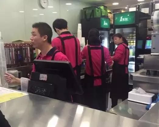 1點點奶茶爆红长三角，让你排到腿麻也要喝的魔力在哪？