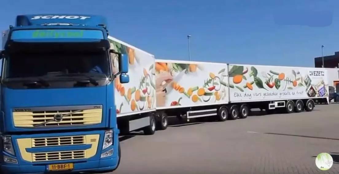 火车如何在公路上跑,公路火车如何控制转向