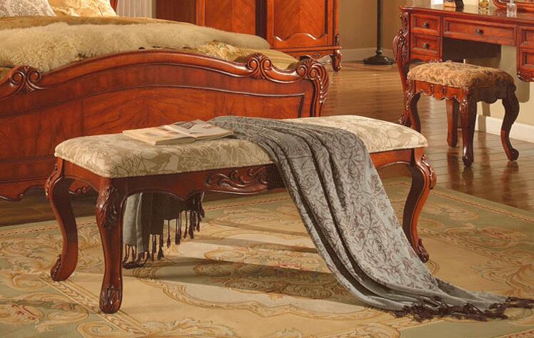 床和床尾凳色彩搭配高级感,卧室床带床尾凳时尚