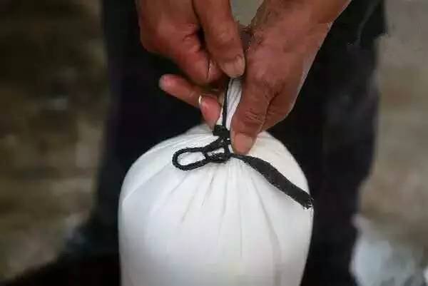 80后老师辞职回乡创业,80后教师辞职卖肉夹馍