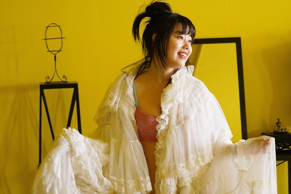 为了成为这部影片的女主角，她终于脱了！