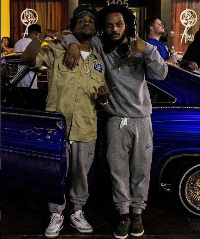 韩国明星上脚yeezy,yeezy白斑马