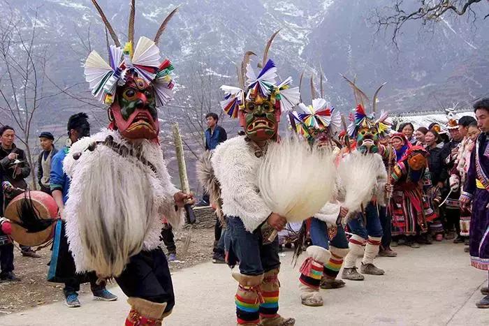 他们是古代白马氐的后裔，没有文字，傩舞“池哥昼”却让世人惊艳