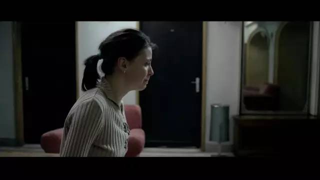 为了堕胎,她和怀孕的室友竟主动被无良医生玷污!