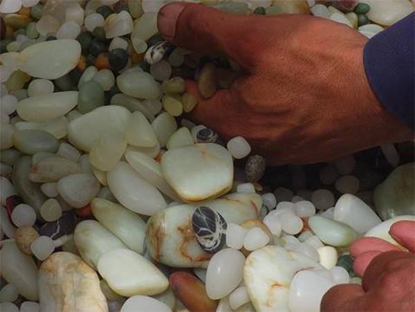 和田墨玉桃花石值钱吗,桃花石和田玉