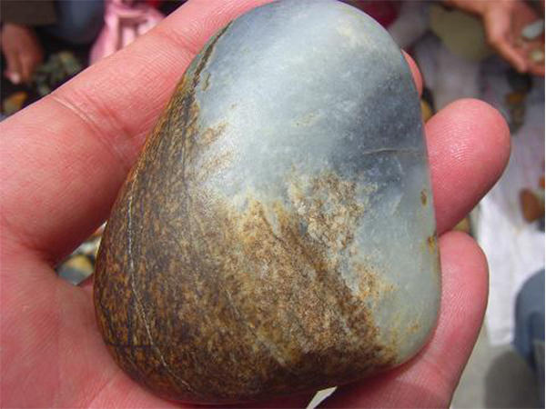 和田墨玉桃花石值钱吗,桃花石和田玉