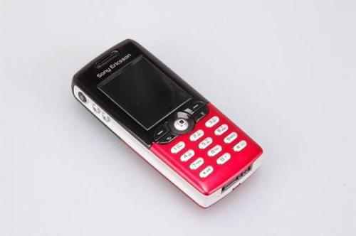 诺基亚2720与摩托罗拉v3对比,诺基亚摩托罗拉经典情怀手机