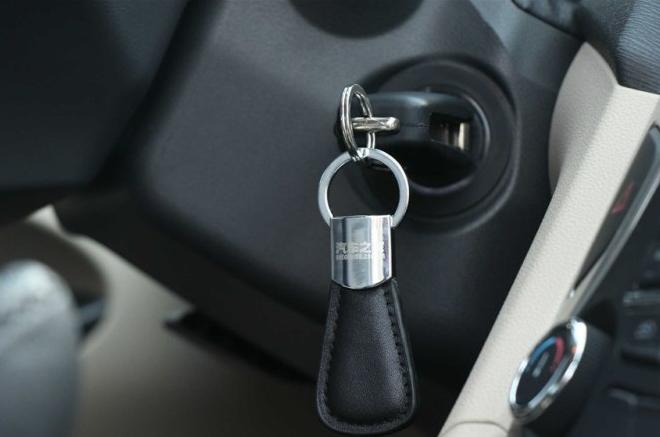 遥控汽车钥匙怎么组装,奇瑞自己配车钥匙教程