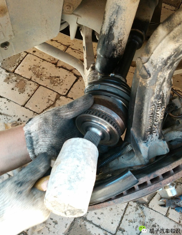 帕萨特起步左前轮咯噔一声异响,帕萨特左前轮咯噔响原因