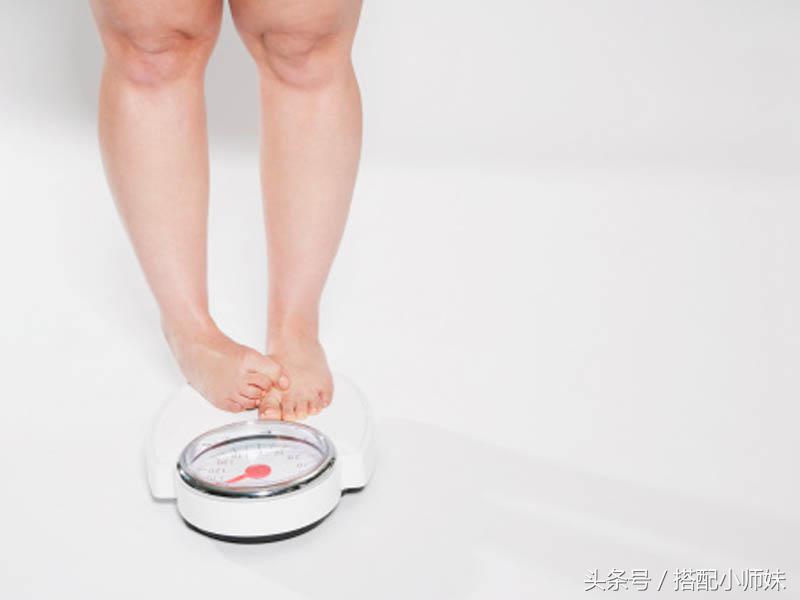 为什么女人穿高跟鞋那么迷人,女人穿高跟鞋时为什么会充满魅力