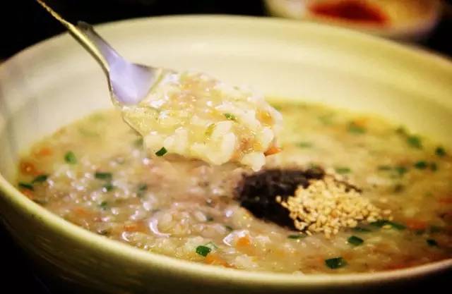 比起满街的购物店，我却在这里吃到腰带崩开