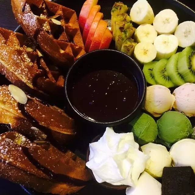 比起满街的购物店，我却在这里吃到腰带崩开