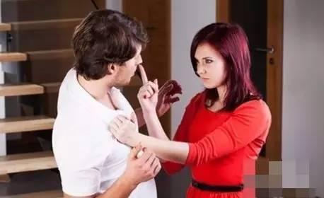 结婚那天岳母给老婆一张卡，强势老婆误会我惦记她卡里的钱