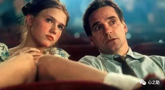 和大叔谈恋爱为什么都不主动找你,为什么女孩子不要跟大叔谈恋爱