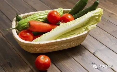 长痘痘就不能吃糖,长痘痘是不是不能吃补品