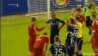 这些足球场的逗比不去演戏简直太可惜了，奥斯卡欠他们一座奖杯！