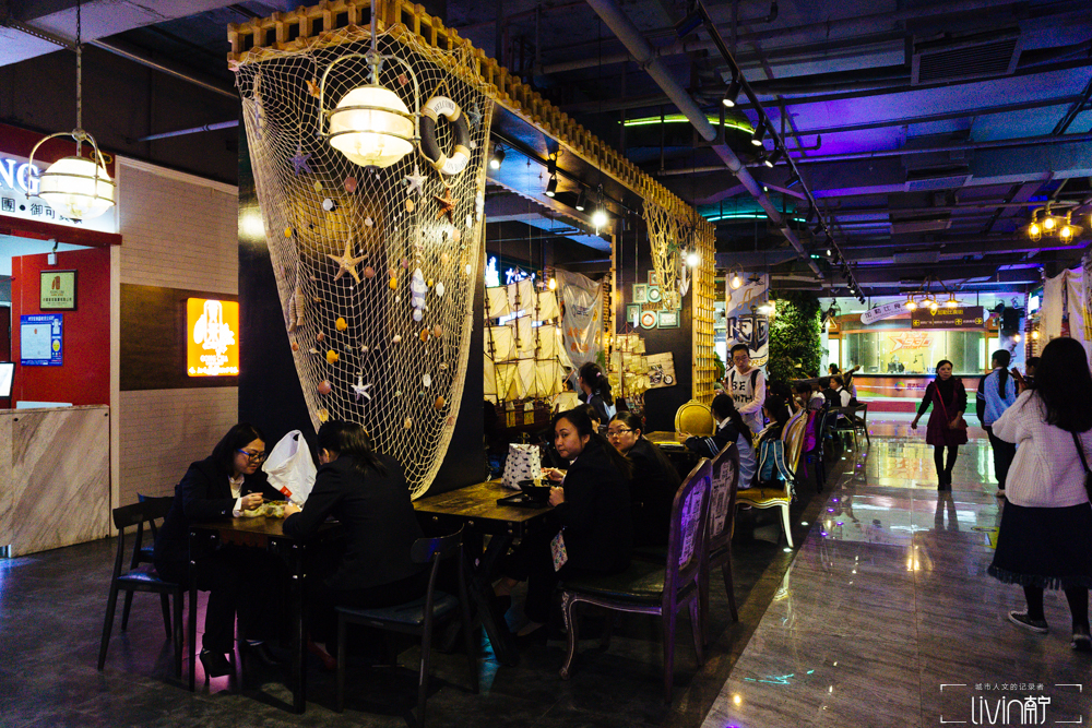 沉浸式逛南宁朝阳百货商店视频,南宁朝阳地下商业街人流