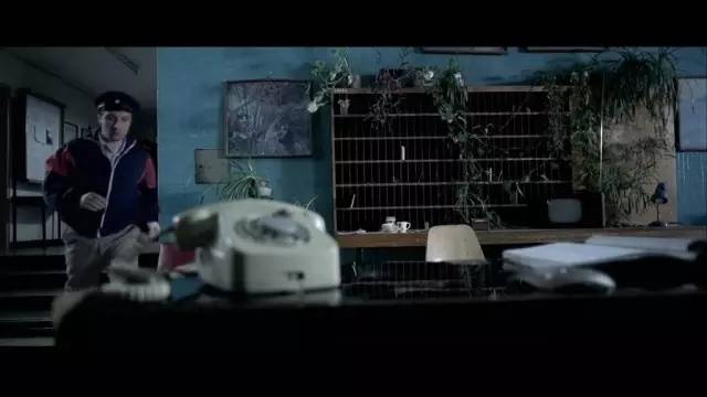 为了堕胎,她和怀孕的室友竟主动被无良医生玷污!