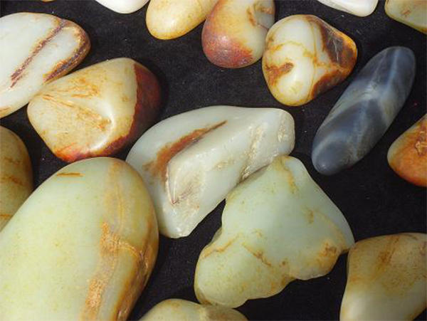 和田墨玉桃花石值钱吗,桃花石和田玉