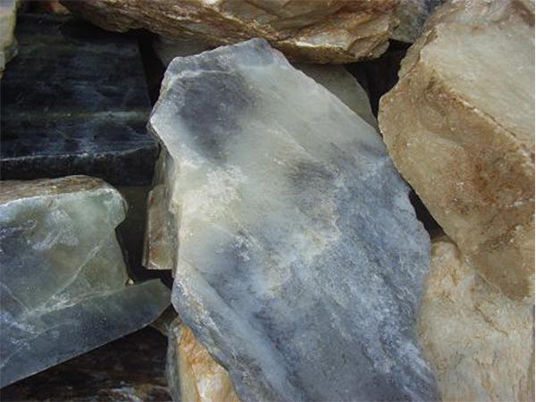 和田墨玉桃花石值钱吗,桃花石和田玉