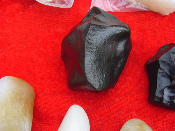 和田墨玉桃花石值钱吗,桃花石和田玉