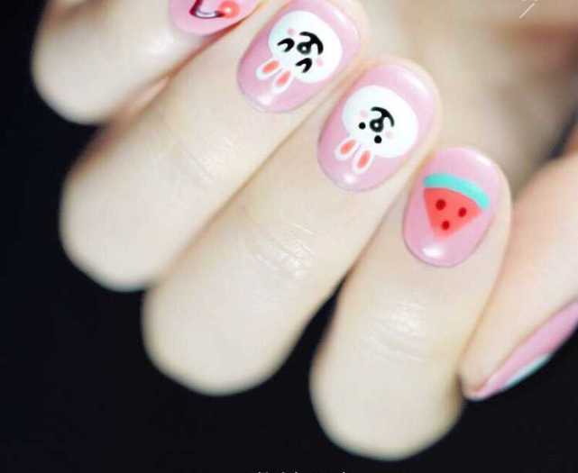 萌萌,站起来?萌萌只属于兔兔美甲的,有证据呢