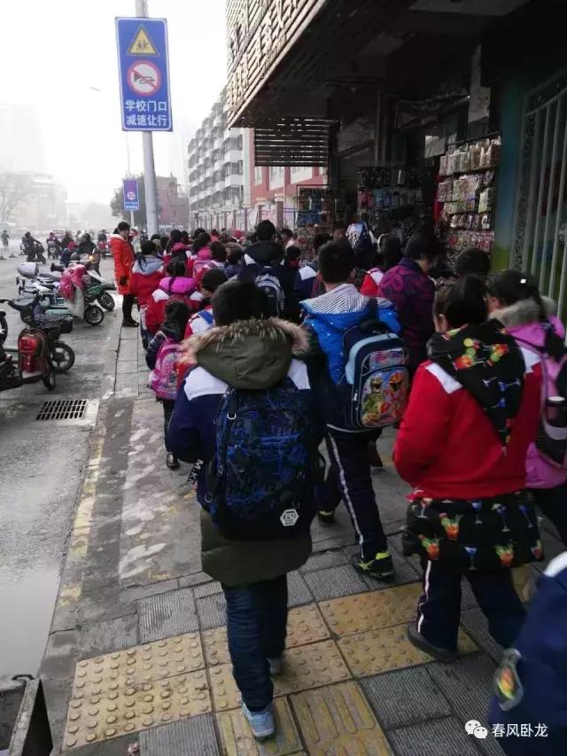 天呀!南阳市十一小“家长志愿者安全岗”竟然一岗难求!