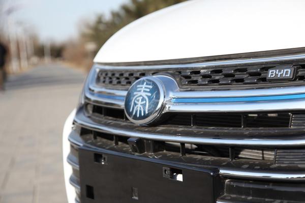 比亚迪秦100油电混合使用感受,比亚迪秦100和秦80怎么区别