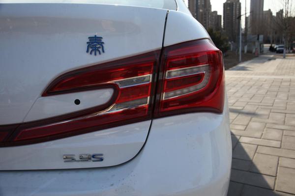 比亚迪秦100油电混合使用感受,比亚迪秦100和秦80怎么区别