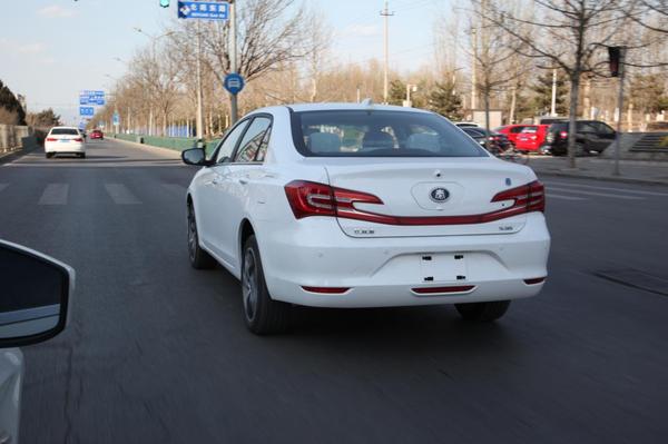 比亚迪秦100油电混合使用感受,比亚迪秦100和秦80怎么区别