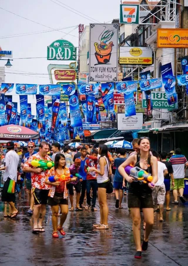 泰国泼水节真的很狂欢,泰国泼水节该去哪玩