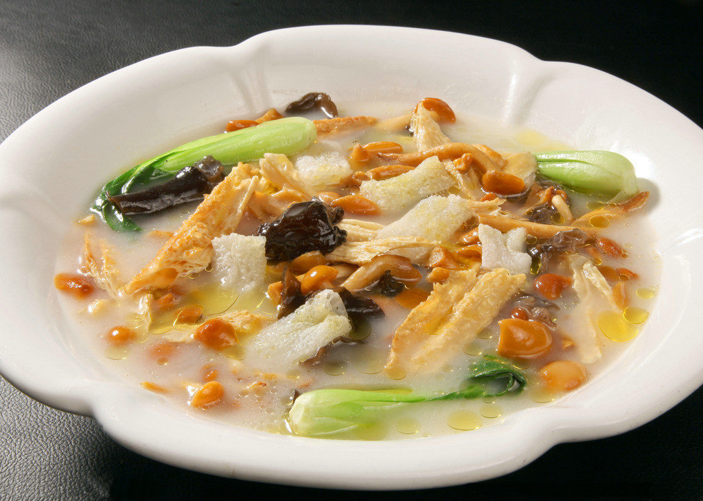 一种抗肉瘤、治糖尿病、美颜的菌菇，只有特定的月份里才有哦